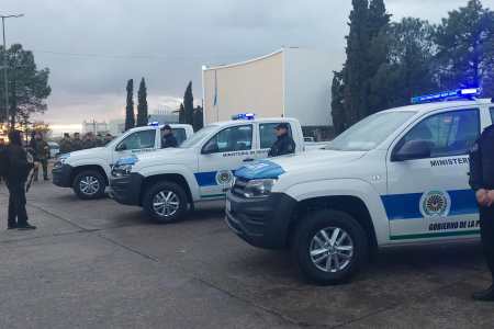 La policía incorporó tres nuevas camionetas Hoy Sur