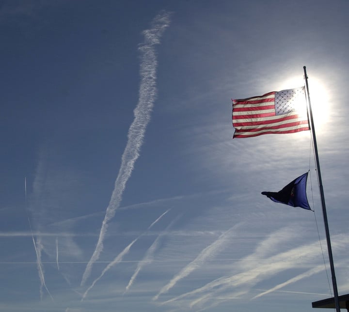 Por Qué La Teoría Conspirativa De Los Chemtrails O Estelas Químicas No ...